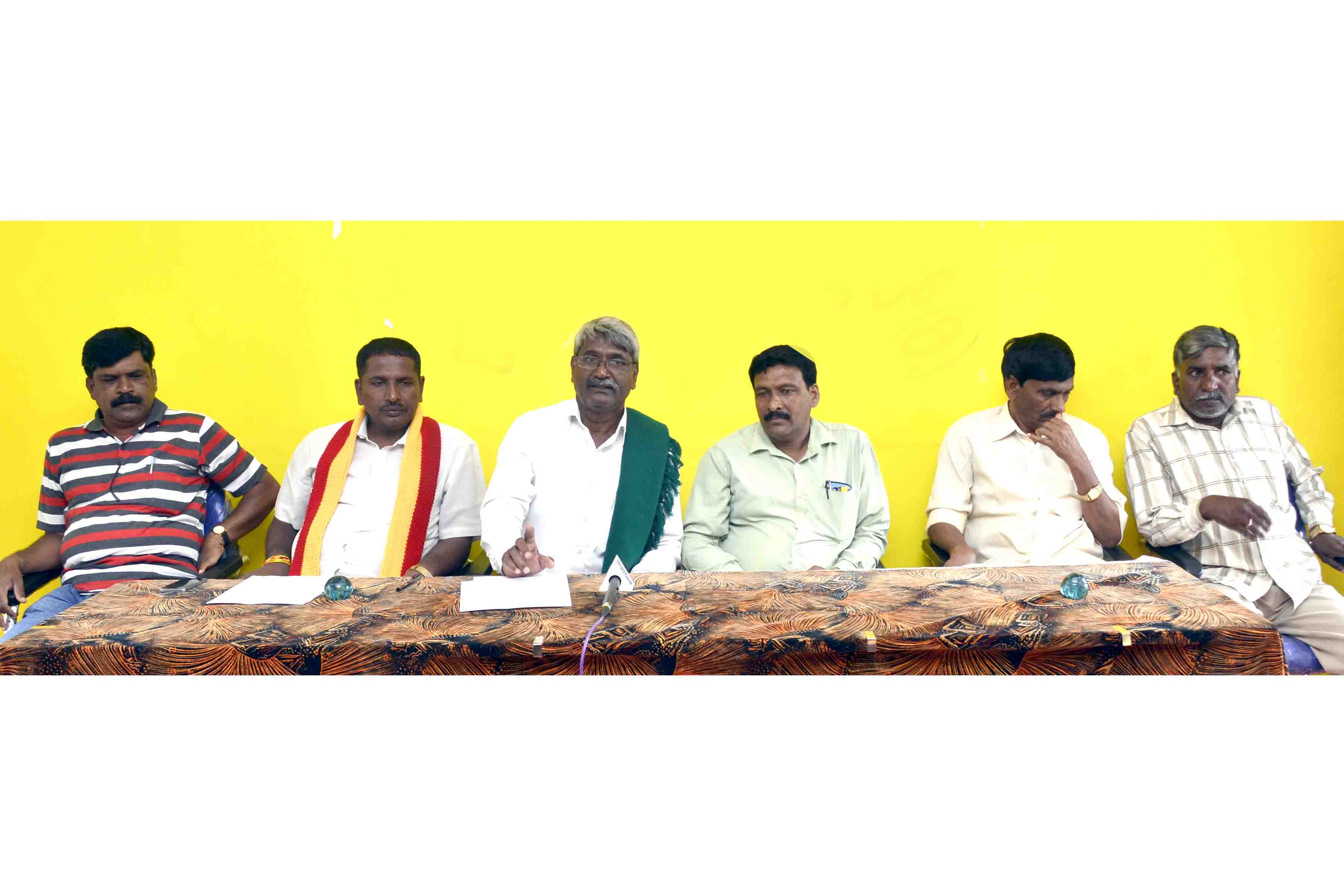 ಡಿಸಿ ಕಛೇರಿ ಸುತ್ತಮುತ್ತ ಪ್ರತಿಭಟನೆ ನಡೆಸದಂತೆ ವಿಧಿಸಿರುವ ನಿಷೇಧಾಜ್ಞೆ ತೆರವಿಗೆ ಒತ್ತಾಯ